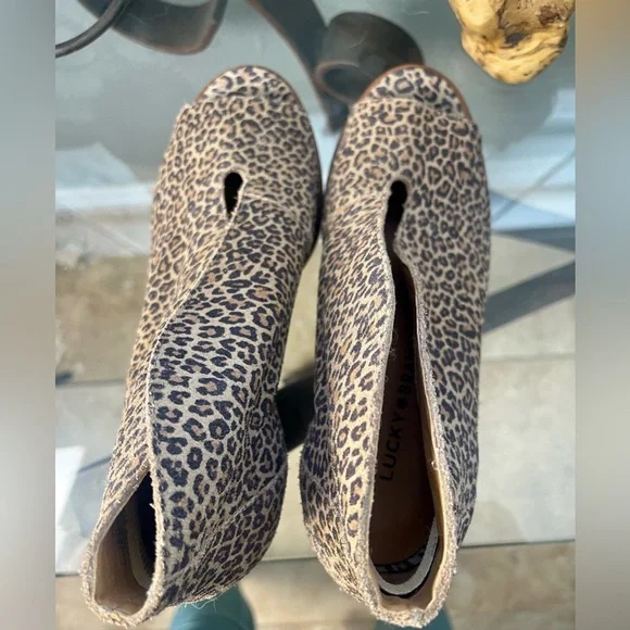 Lucky Brand Joal Leopard Print Leather Stacked Chunky Heel Peep Toe Shooties 7.5 - Picture 8 of 13